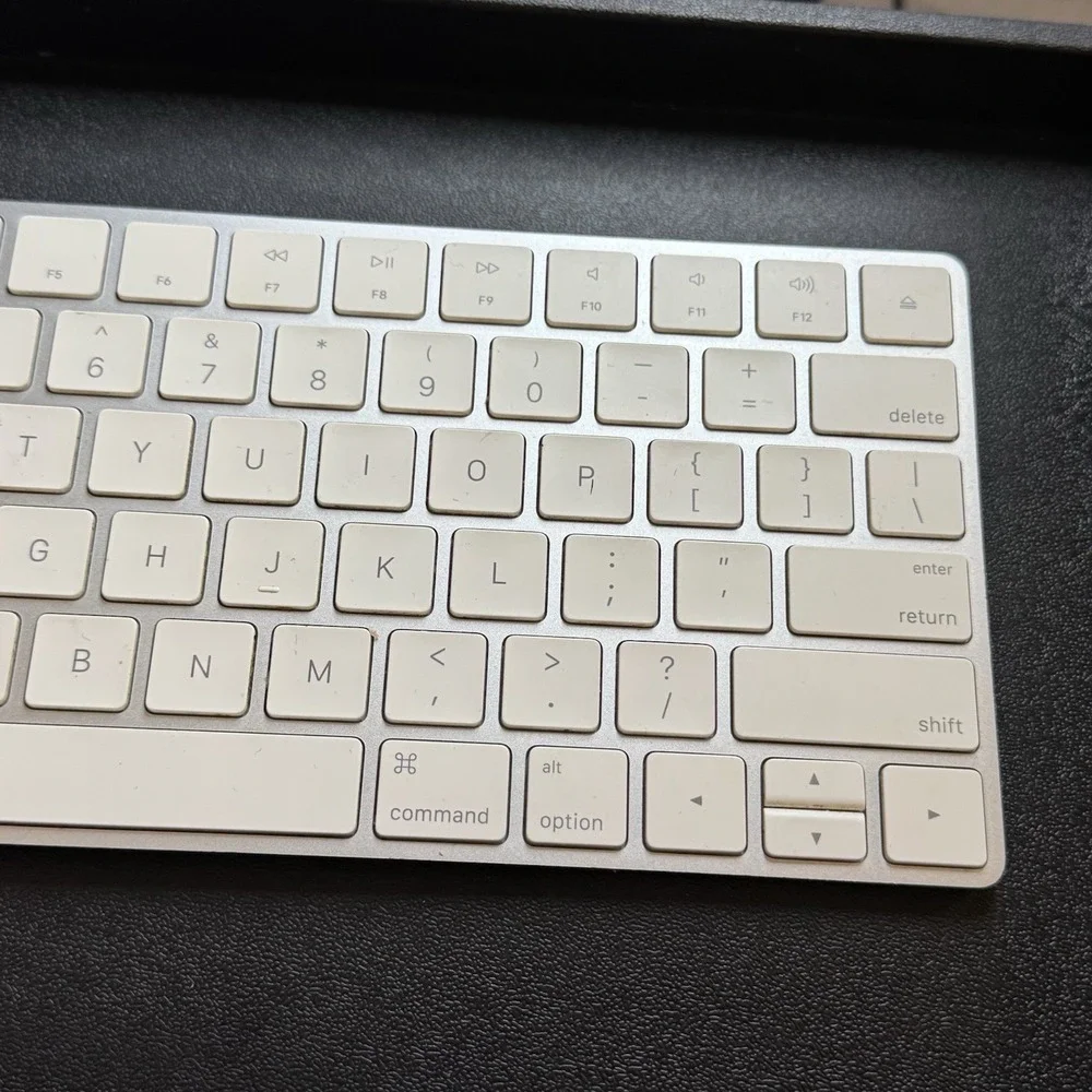 Apple Magic Keyboard Bluetooth A1644‎ Wireless Keyboard tested & Working- Silver